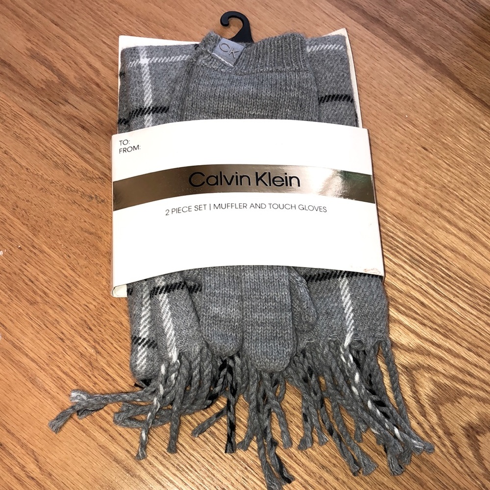 BRAND NEW Calvin Klein Glove & Scarf Set